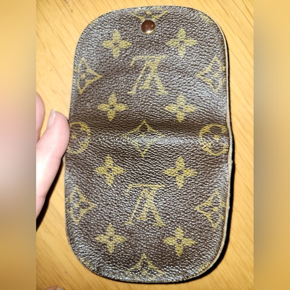 Louis Vuitton Vintage Monogram Round Coin Pouch - Picture 8 of 11